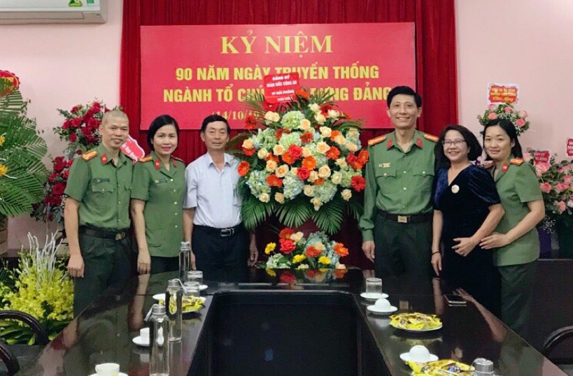 Chúc mừng Ngày truyền thống Ngành Tổ chức xây dựng Đảng